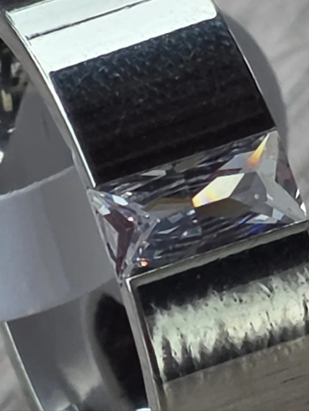 New Stainless Steel Ring With Cubic Zirconia Stone (Size 11) Unisex